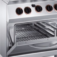<span class='evidenza'>Controporte e facciata stampata in acciaio Inox</span>, prive di guarnizioni per agevolare la pulizia e le piccole manutenzioni.